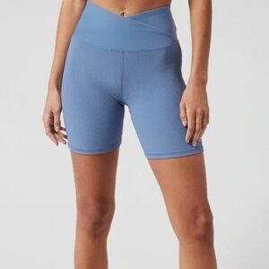 Athleta Elation Crossover Rib 7" Shorts in blue - Size Small